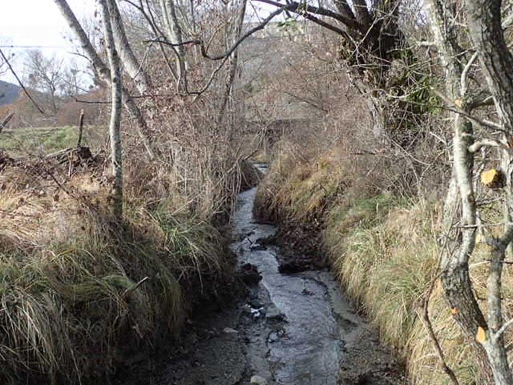 Ruisseau de Villefranche à Mévouillon, après travaux, les bois morts ont été retirés